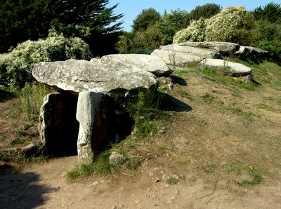 Les Pierres Plates, c.3500 a.C. da Megalithic